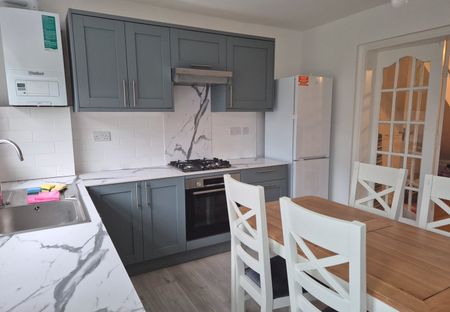 Room in a Shared House, Huxley Road, N18 - Photo 2