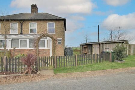 3 bedroom semi-detached house to rent - Photo 5