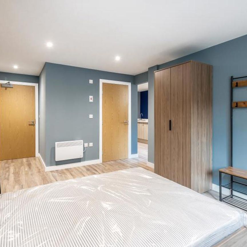 50% off your first month’s rent if you sign up in April! A student friendly property in an excellent location. Lots of units available for the 2025/26 Academic Year. - Photo 1