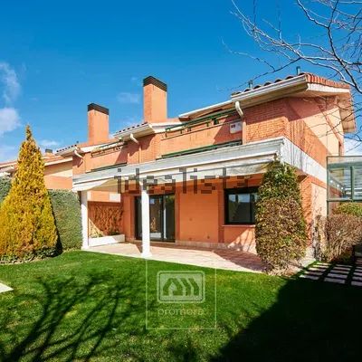 Alquiler de chalet pareado en Encinar de los Reyes - Photo 1