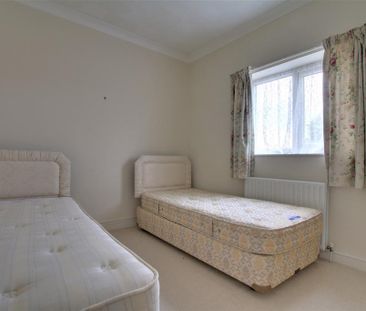 2 bedroom end of terrace house to rent - Photo 5