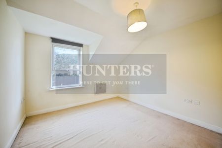 2 bedroom Flat To Let Total Size: 639 SQ FT - Photo 2