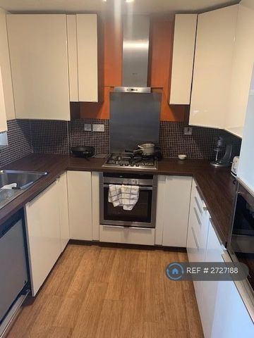 3 bedroom end of terrace house to rent - Photo 2