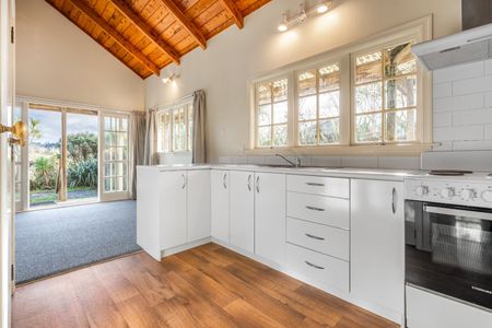 Cute and Cozy Cottage - Photo 3