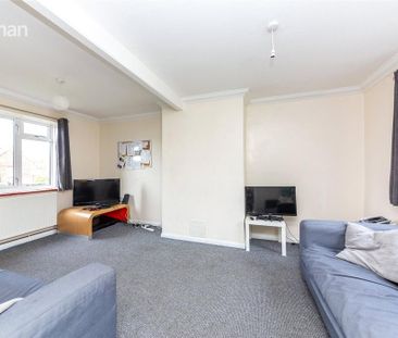 4 bedroom end of terrace house to rent - Photo 6