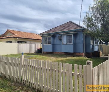 CHARMING HOME IN A GREAT LOCATION!! - Photo 2