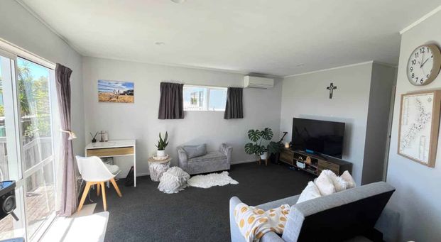 Sunny 2-Bedroom Home - Photo 1