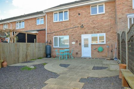 3 bedroom terraced house to rent - Photo 2