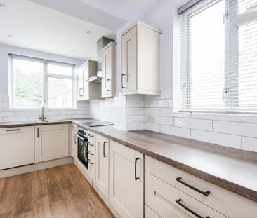 3 bedroom semi-detached house to rent - Photo 6