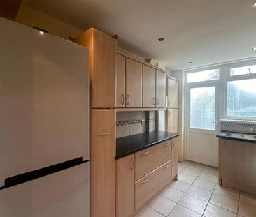 Ashburton Avenue Ilford, IG3 - Photo 4