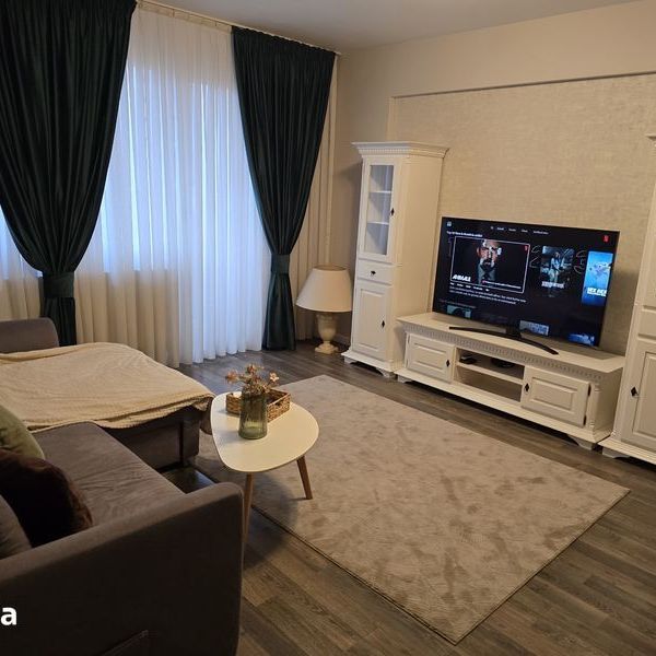 Inchiriez Apartament cu 2 camere bloc nou - Photo 1