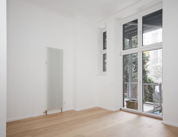 Lichtdurchflutete Altbauwohnung mit großzügigem Balkon zum Innenhof - Photo 1
