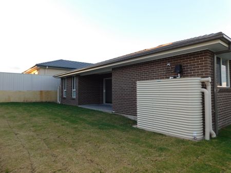 Modern Family Home - Photo 2