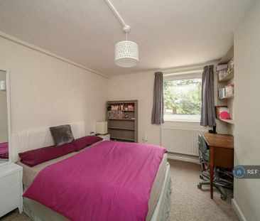 1 bedroom in a flat share to rent - Photo 1