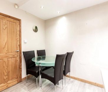 3 bedroom end of terrace house to rent - Photo 4