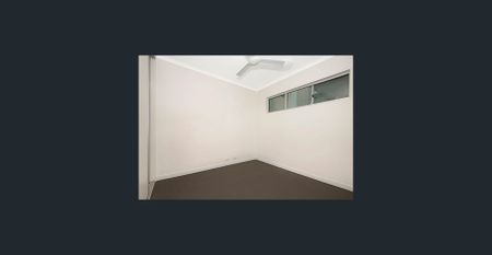 Modern 3 Bedroom Apartment with Castle Hill Views - Photo 2