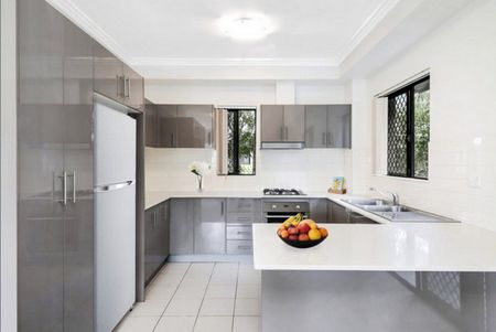 Stunning Two Bedroom Apartment - Photo 5