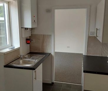 3 bedroom flat to rent - Photo 4