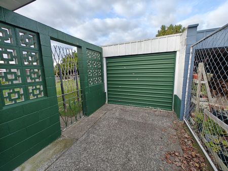 Family Home in Hamilton East - Photo 2