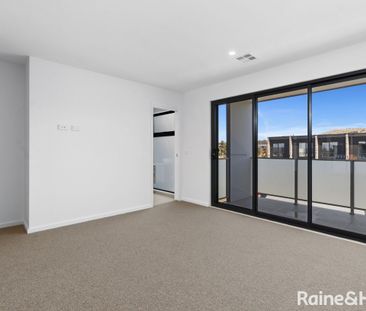 Modern Living Townhouse In Taylor - Photo 3