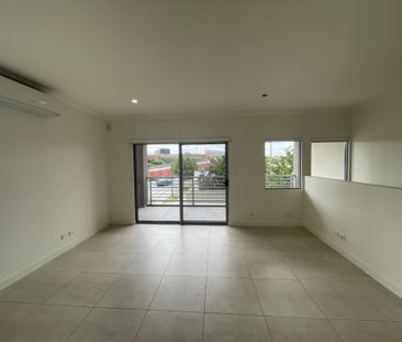 2 Bedroom Apartment in Highly Sought after Location - Photo 4