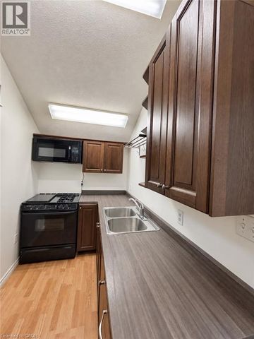 48 YORK Road Unit# 2, Dundas, Ontario, L9H1L4 - Photo 2
