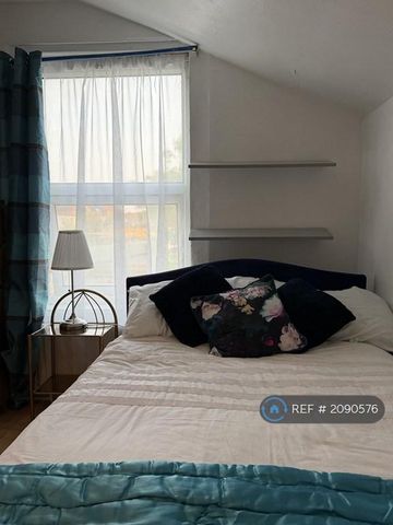 4 bedroom terraced house to rent - Photo 3