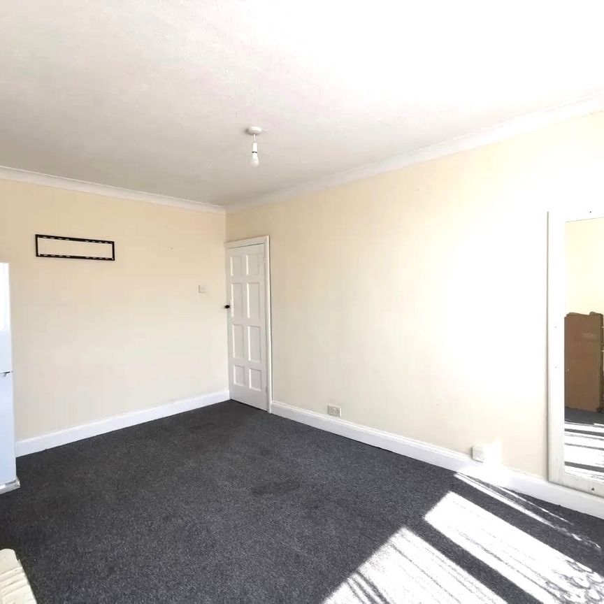2 Bed Flat, Oak Tree Dell, NW9 - Photo 1
