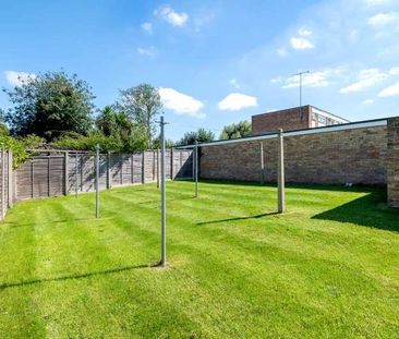 Davos Close, Woking, GU22 - Photo 3