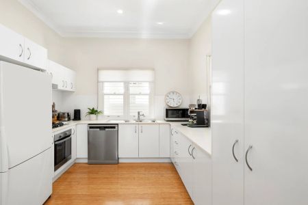 Charming Home in a Prime Greenslopes Location - Photo 4