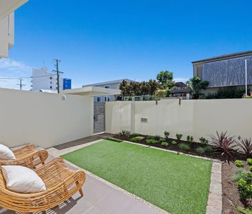 Luxury Ocean-view Villa on Prestigious Hedges Avenue - Photo 6