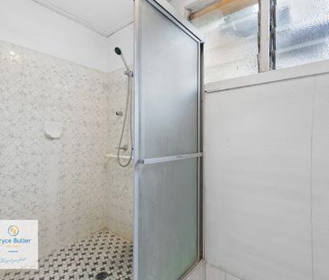 UTILITIES INCLUDED: WATER, ELECTRICITY, GAS & INTERNET...EASY ACCES... - Photo 3