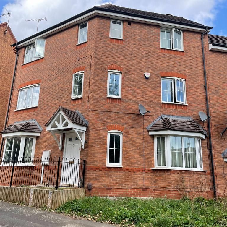 1 bedroom in a house share to rent - Photo 1