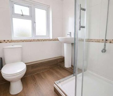 Shackleford Road, Woking, Surrey, GU22 - Photo 3