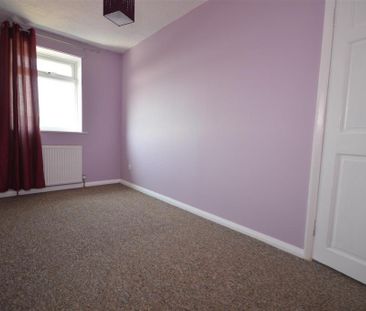 2 bedroom end of terrace house to rent - Photo 4