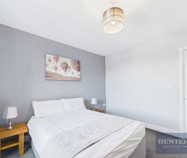 2 bedroom Flat To Let - Photo 3