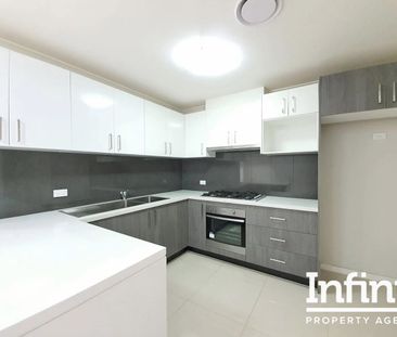 CHARMING 3 BEDROOM TOWNHOUSE IN THE HEART OF ROOTY HILL - Photo 2