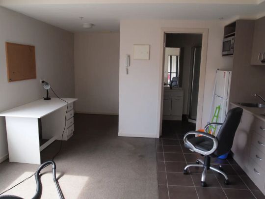 “Student Only Accommodation in Footscray - Large apartment!” - Photo 1