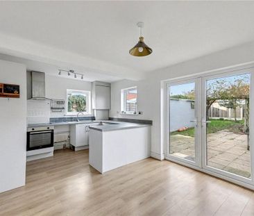 3 bedroom detached house to rent - Photo 2