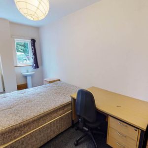 4 bedroom apartment to rent - Photo 2