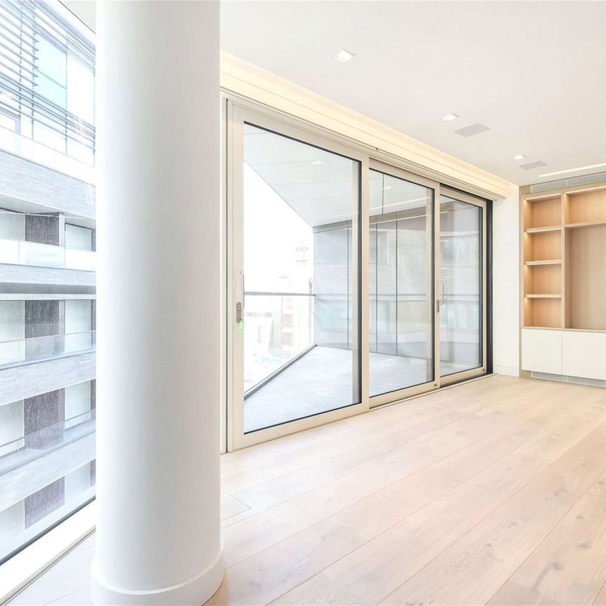 A bright 2 double bedroom apartment situated on the 4th floor of this exclusive and iconic portered, development located at One Tower Bridge. - Photo 1