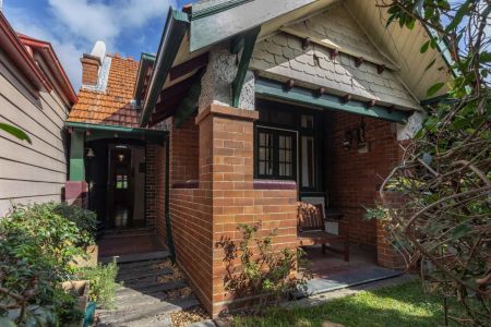 Charming 3-Bedroom Home in the Heart of Crows Nest - Photo 2