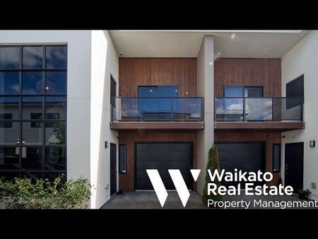 Beautifully Presented Executive Townhouse - Photo 5