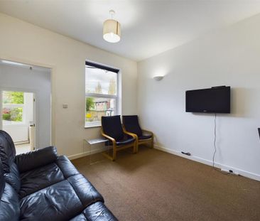 3 bedroom apartment to rent - Photo 2
