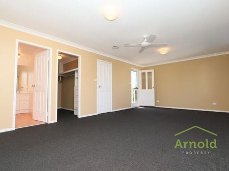 Beautiful 3 Bedroom Home in Merewether - Photo 3