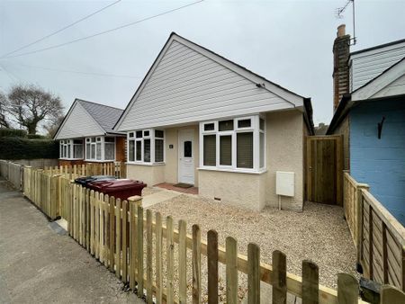 2 bedroom detached bungalow to rent - Photo 2