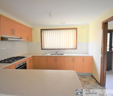 1 / 12 Kelvin Grove, Springvale - Photo 3