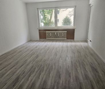 Modernisierte Dreiraumwohnung mit ca. 69 m² Wohnfläche und Balkon - Photo 4