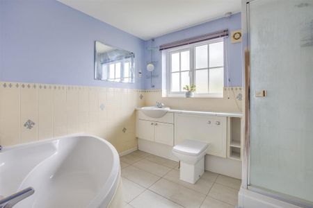 4 bedroom detached house to rent - Photo 3