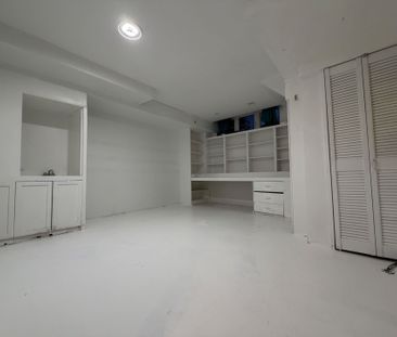 For Lease - 302 Clay Stones Street, Newmarket, Ontario - Photo 5